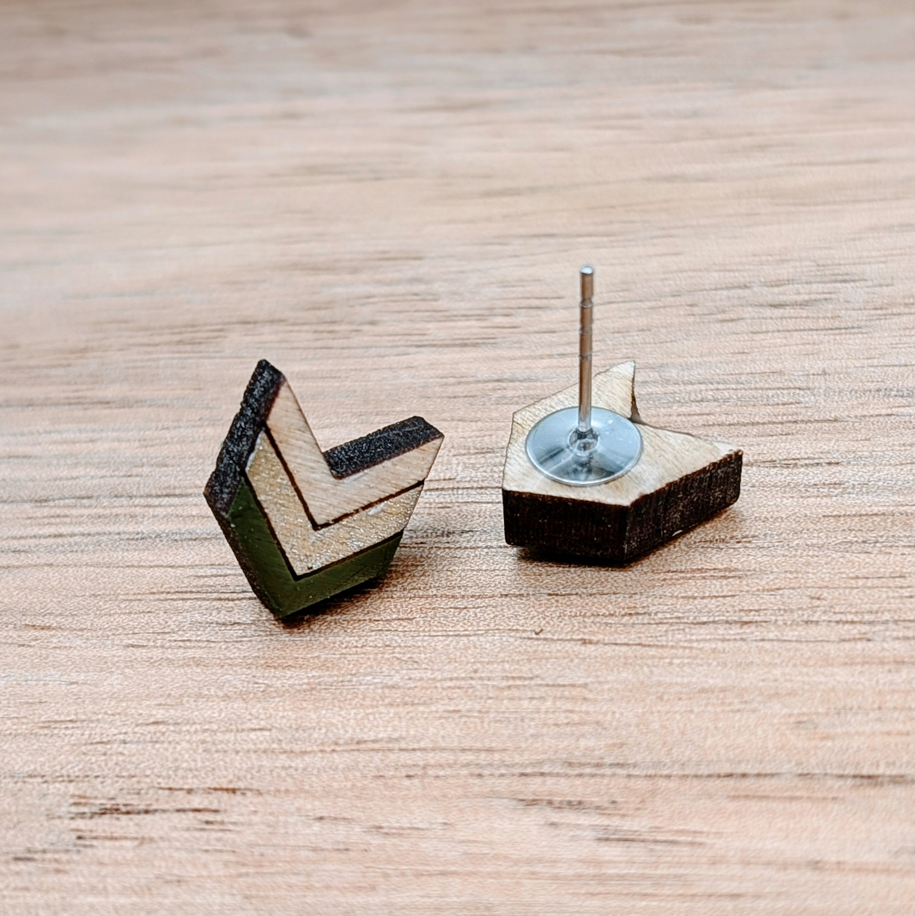 Arrow Geometric Green/Gold Wooden Stud Earrings Arrow Geometric Green/Gold Wooden Stud Earrings